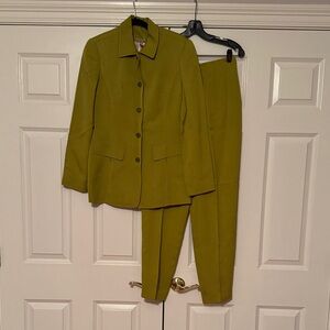 Dana Buchman Chartreuse Silk Pants Suit -size 8